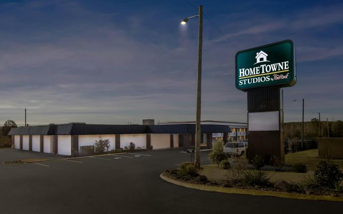 HomeTowne Studios by Red Roof Athens, TN