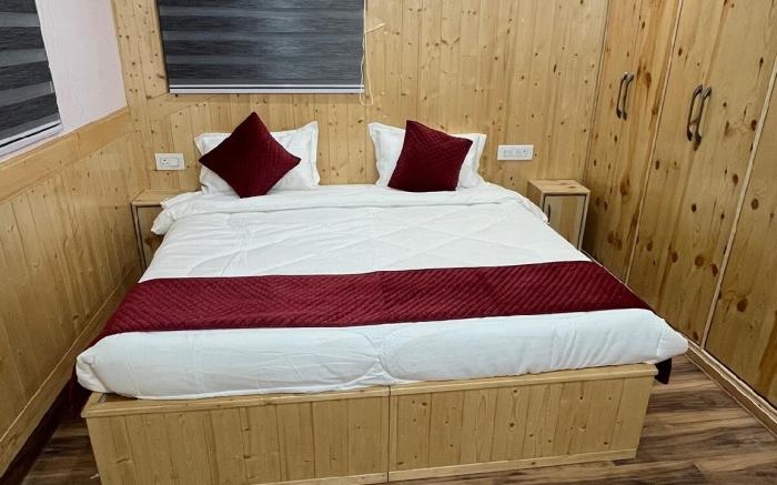 New Cozy Homestay with Mountain Views in Shimla