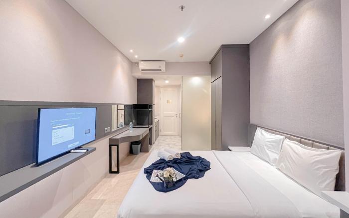 Minimalist Look Studio Apt at Art Deco By Travelio