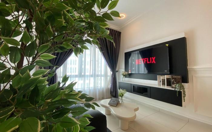 Kempas Dsummit, Whispering Pines by Antlerzone