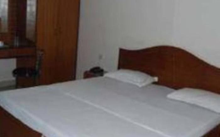 Goroomgo Maharaja Palace Agra