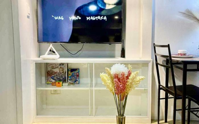 Modern Loft-Style Studio @ Avida near Night Market