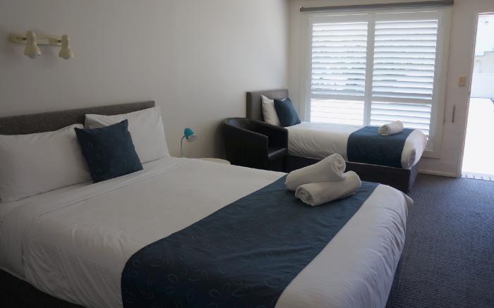 Waves Motel and Apartments