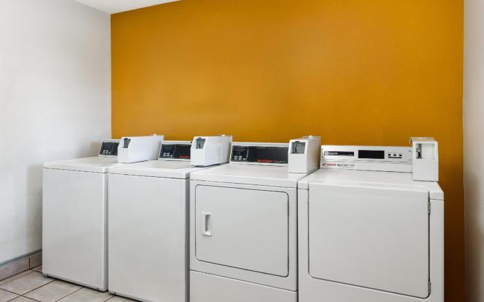 Red Lion Inn & Suites Lemoore