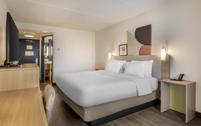 Spark by Hilton Atlanta Airport South College Park