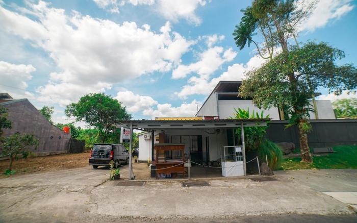 Halona Taraman Guest House by Yurooms