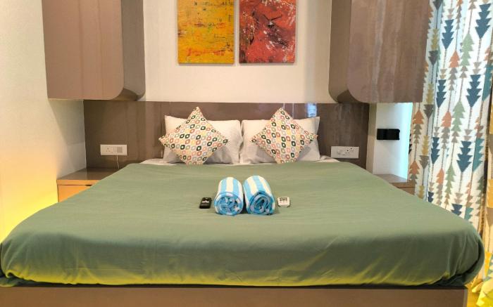 Orraica Stays Neon Hometels