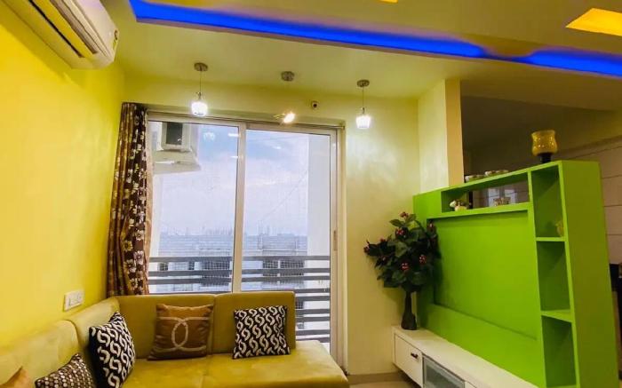 7 Seasons Palm Suite |Sky Orbit, Pool, AC, LUX Gym