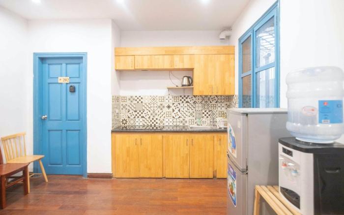 Big Window Attic/1' to Lake • Free Luggage Storage