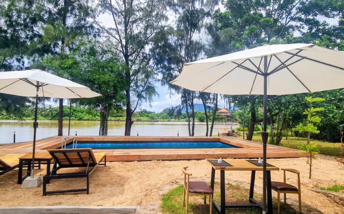 Sun & Roots Lodge Restaurant and Bar