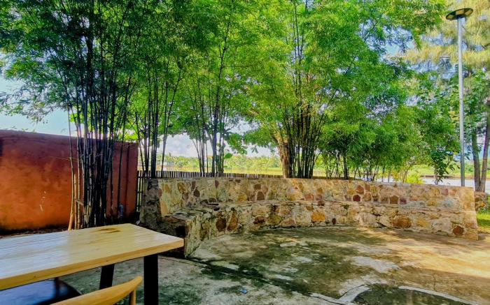 Sun & Roots Lodge Restaurant and Bar