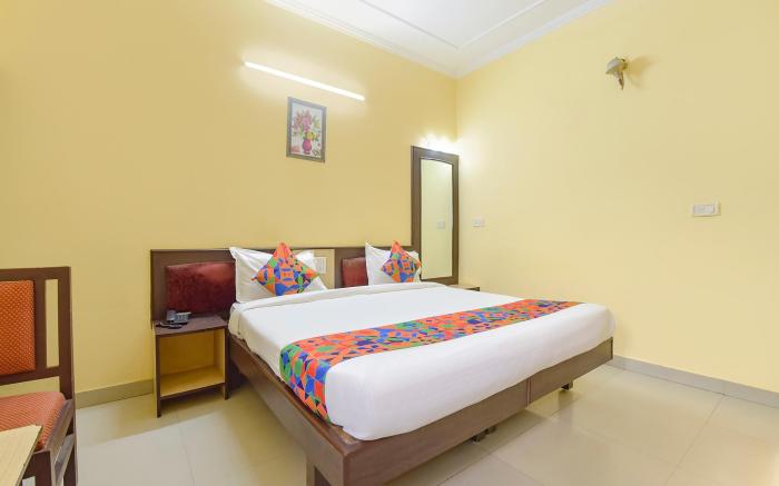 FabHotel Rajlaxmi Palace - Sindhi canmp bus stand,Ashok Vihar metro station