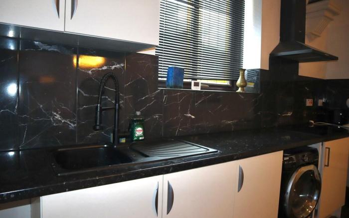 The Church T – Elegant 2-Bedroom Flat with Style