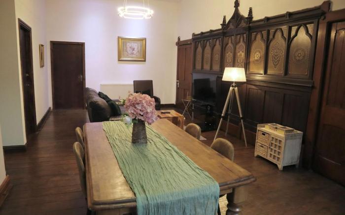 The Church T – Elegant 2-Bedroom Flat with Style