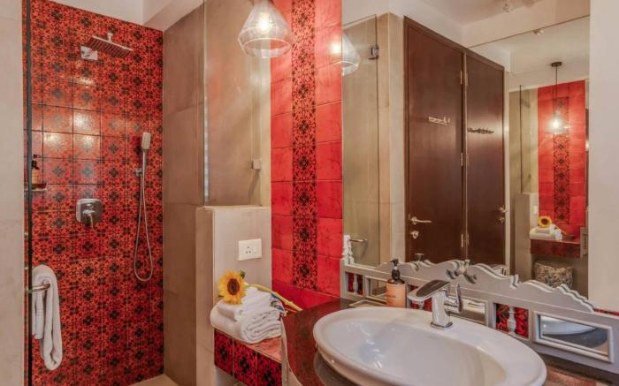 Chic 2BHK with Rooftop Pool near Coco Beach