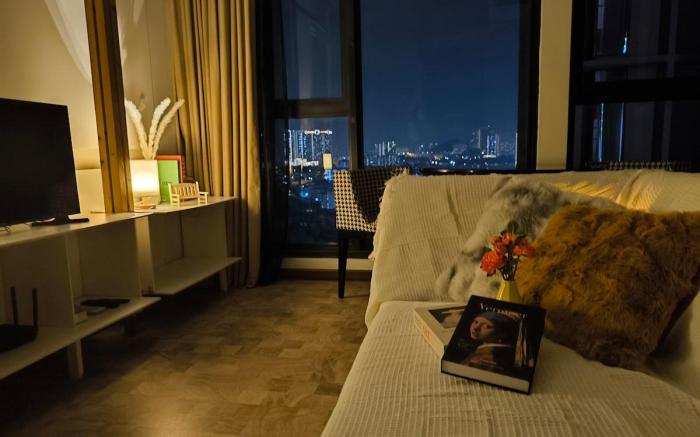 Expressionz B1606 1BR KLCC by Laze Home