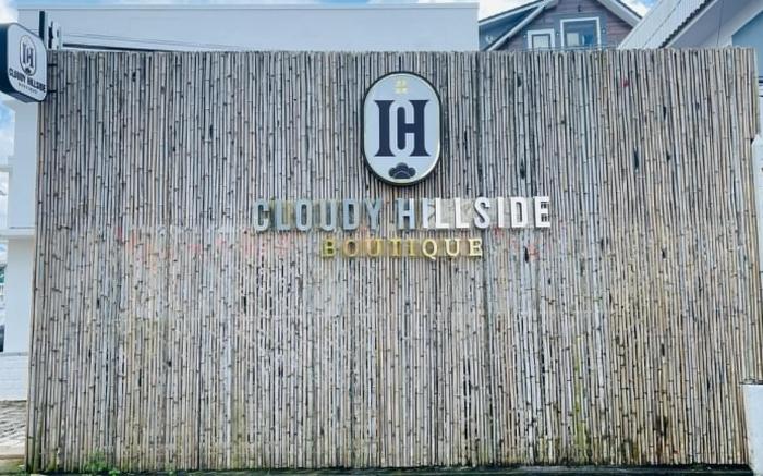 CLOUDY HILLSIDE BOUTIQUE