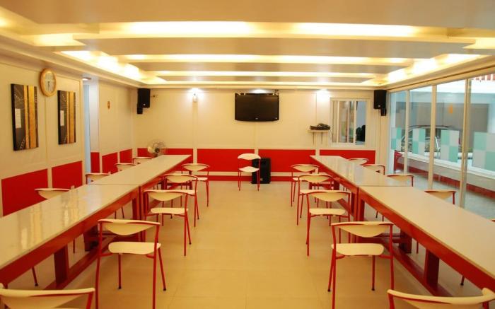 R. Lapid's Resortel l (4 rooms, 25 pax) 