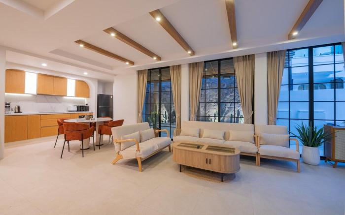 Near the Temple of Truth in Pattaya,Wavytalk