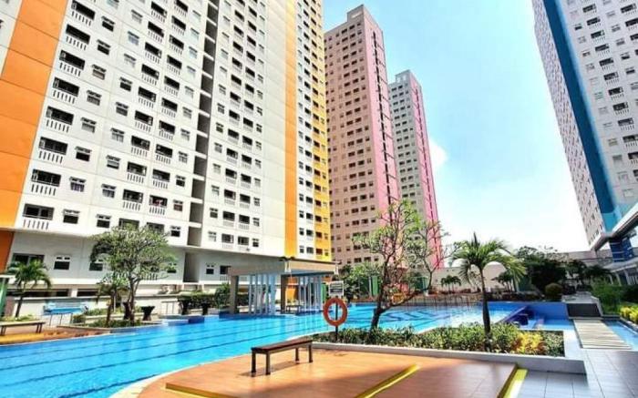 Cozy Two Bedroom at Apartment Green Pramuka City