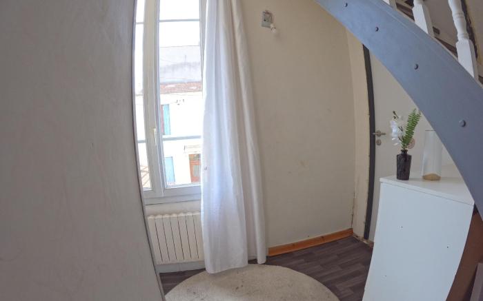 Room for 4 people with 2 beds near metro 5