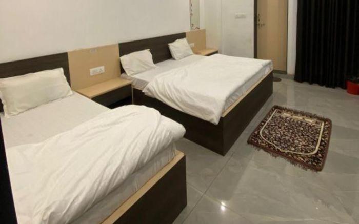 FabHotel Radhy Sham - Khatushyam temple 500 meters