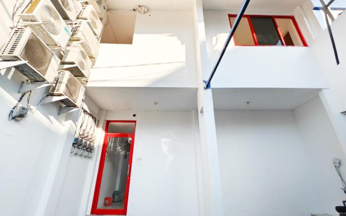 RedDoorz near RSUD dr. Soewandhie 2