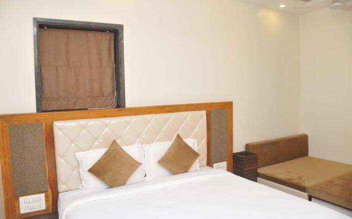 Hotel Raj Palace Ahilyanagar Maharashtra