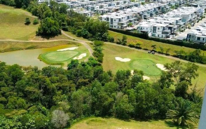 Mount Austin golf view 8pax