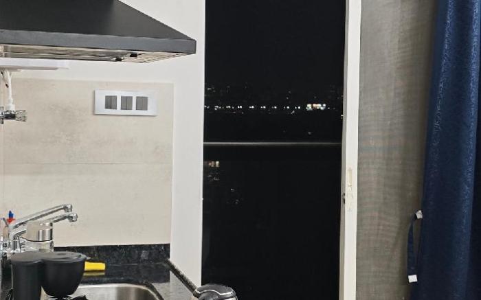 Studio Flat| Luxury| Balcony| AC| Near Airport