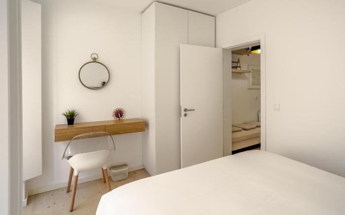 DOWNTOWN MODERN APARTMENTS WITH BALCONY by Homing