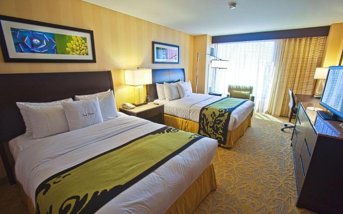 Hotel Zessa Orange County Airport, a DoubleTree by Hilton