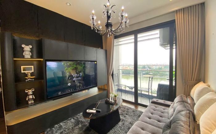 Căn hộ 1 phòng ngủ, view hồ, máy chiếu, tivi lớn, 