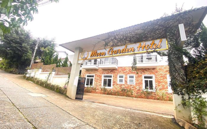 Moon Garden Hotel