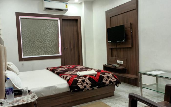 Goroomgo Mahaveer Palace Varanasi