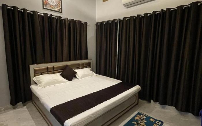 Goroomgo Rudransh Vintage Home Varanasi