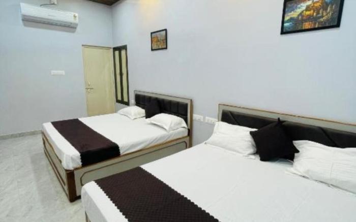 Goroomgo Rudransh Vintage Home Varanasi