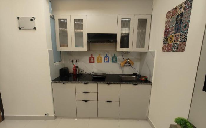 Palatial Dreams | Merakii Stays-Near AkshayPatra