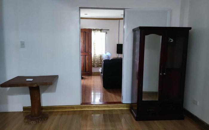 Lessthan a minutewalktobeach;5minswalktotowncenter