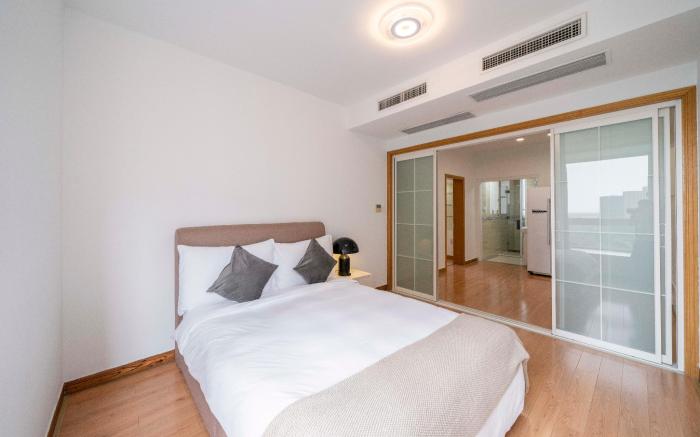 Tyms Elegant 3BR 2BA APT Gubei Royal Garden