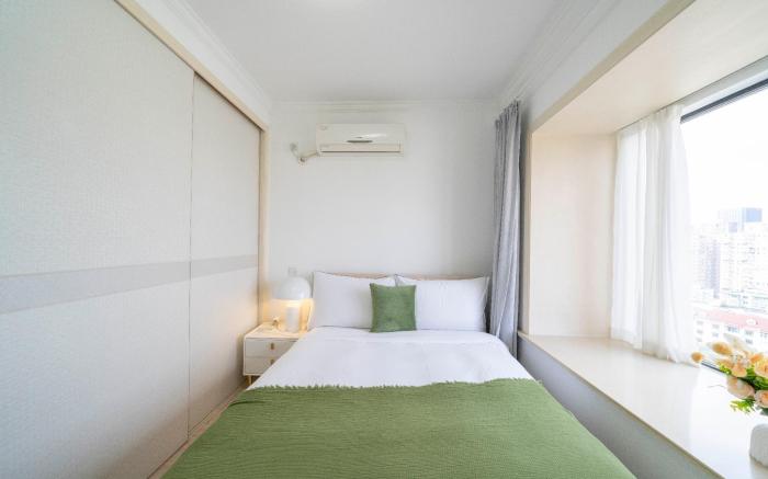 Tyms Modern 2BR APT Xujiahui Dacheng Residence