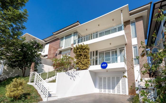 Rehat at Villa Golf Island Dago Resort II