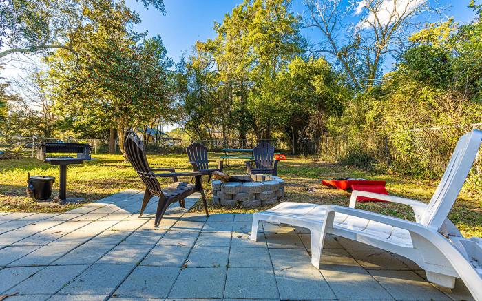 4 Bedrm 2 King Central Huge Private Yard/Patio/BBQ