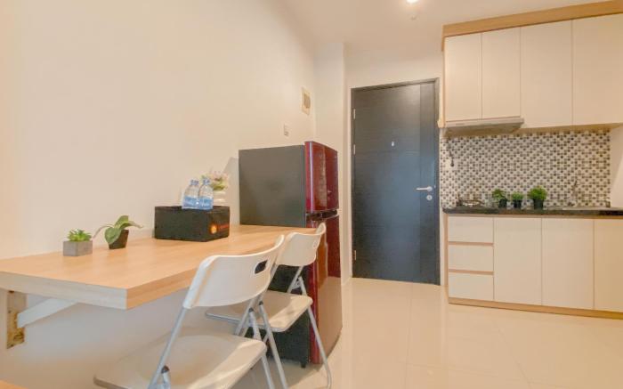 Comfortable 1BR Belmont Residence Puri By Travelio
