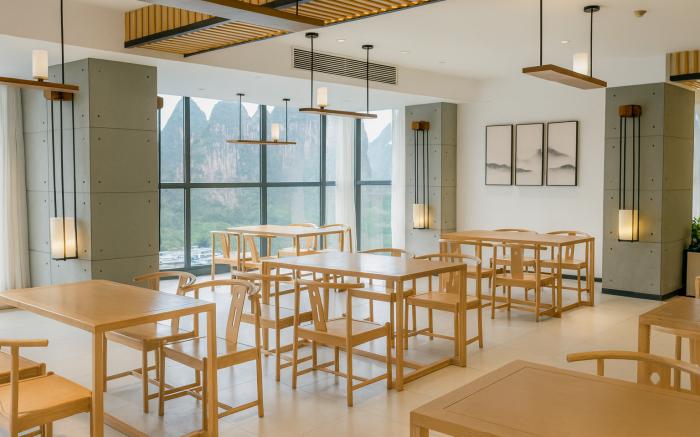 Cloud Creek Hotel-mountain view, 1km to Guilin Stn