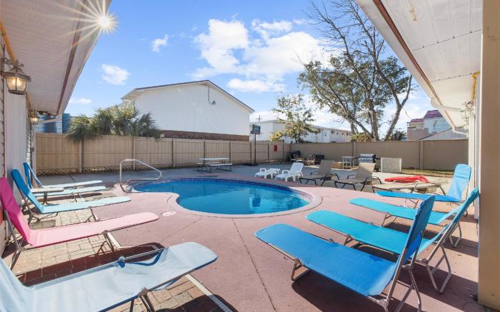 4 Bedrm Private Pool/Yard/GameGarage/RooftopDeck