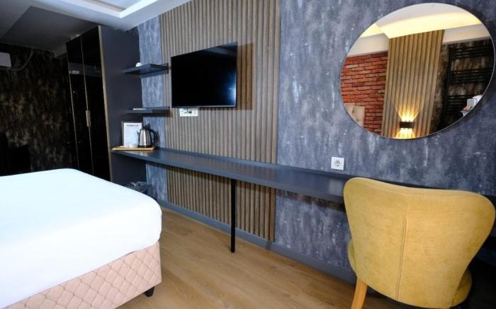 Comfy Urban Nest with Modern Touches