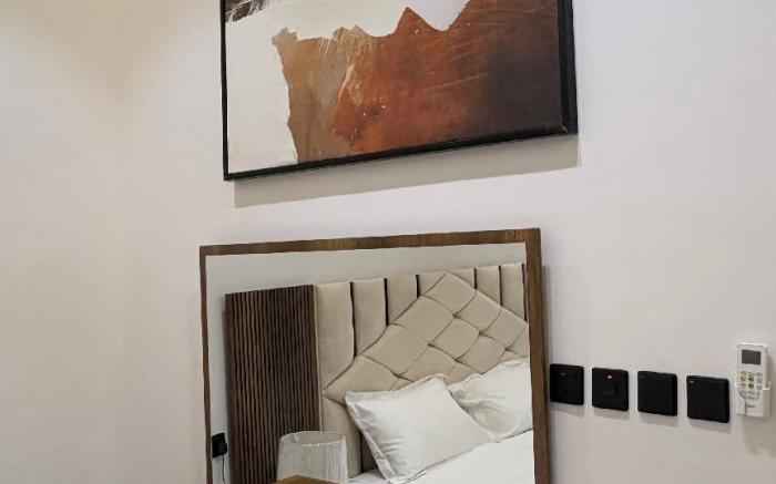 اجنحة القمه للشقق المخدومه