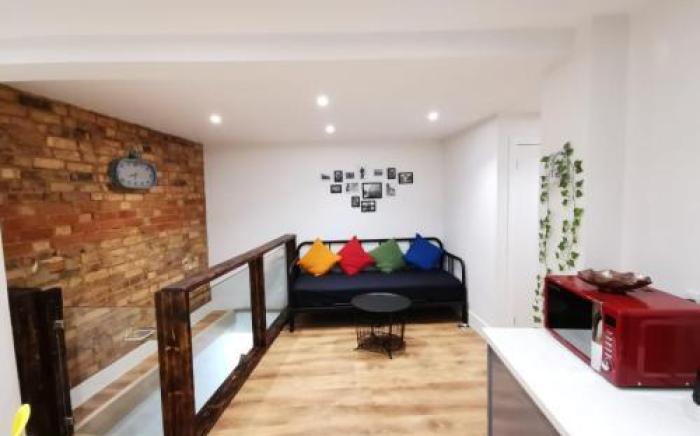 4 sleeps close to restaurants and bars 