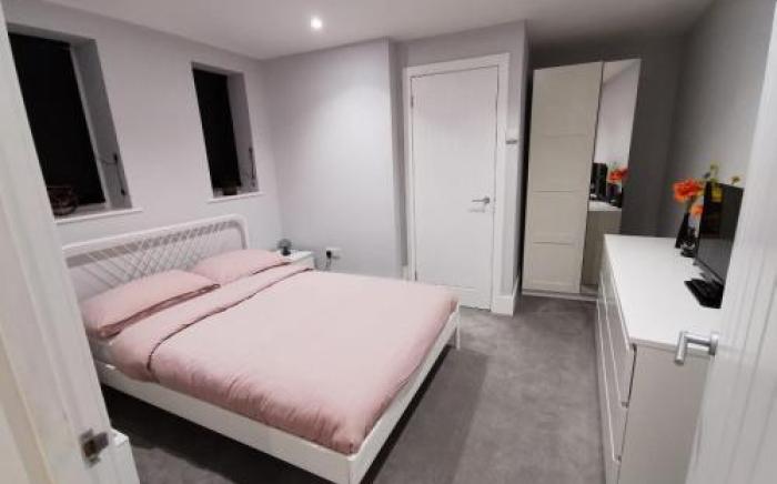 4 sleeps close to restaurants and bars 